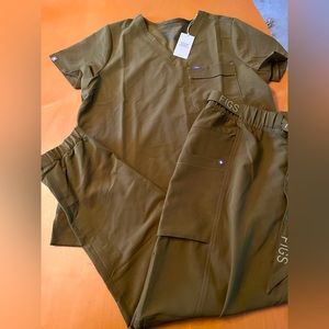 Figs Olive Cargo Top and Joggers XL NWT